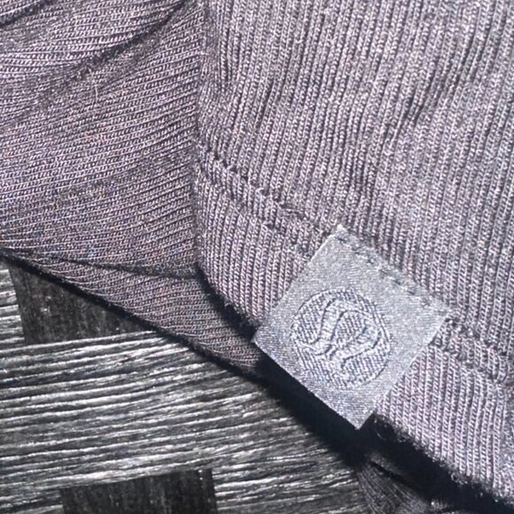 lululemon Hold Tight Black long sleeve crew Sz 8 - Picture 3 of 3